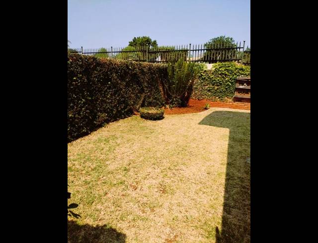 3 BEDROOM TOWNHOUSE FOR SALE IN ELDORAIGNE